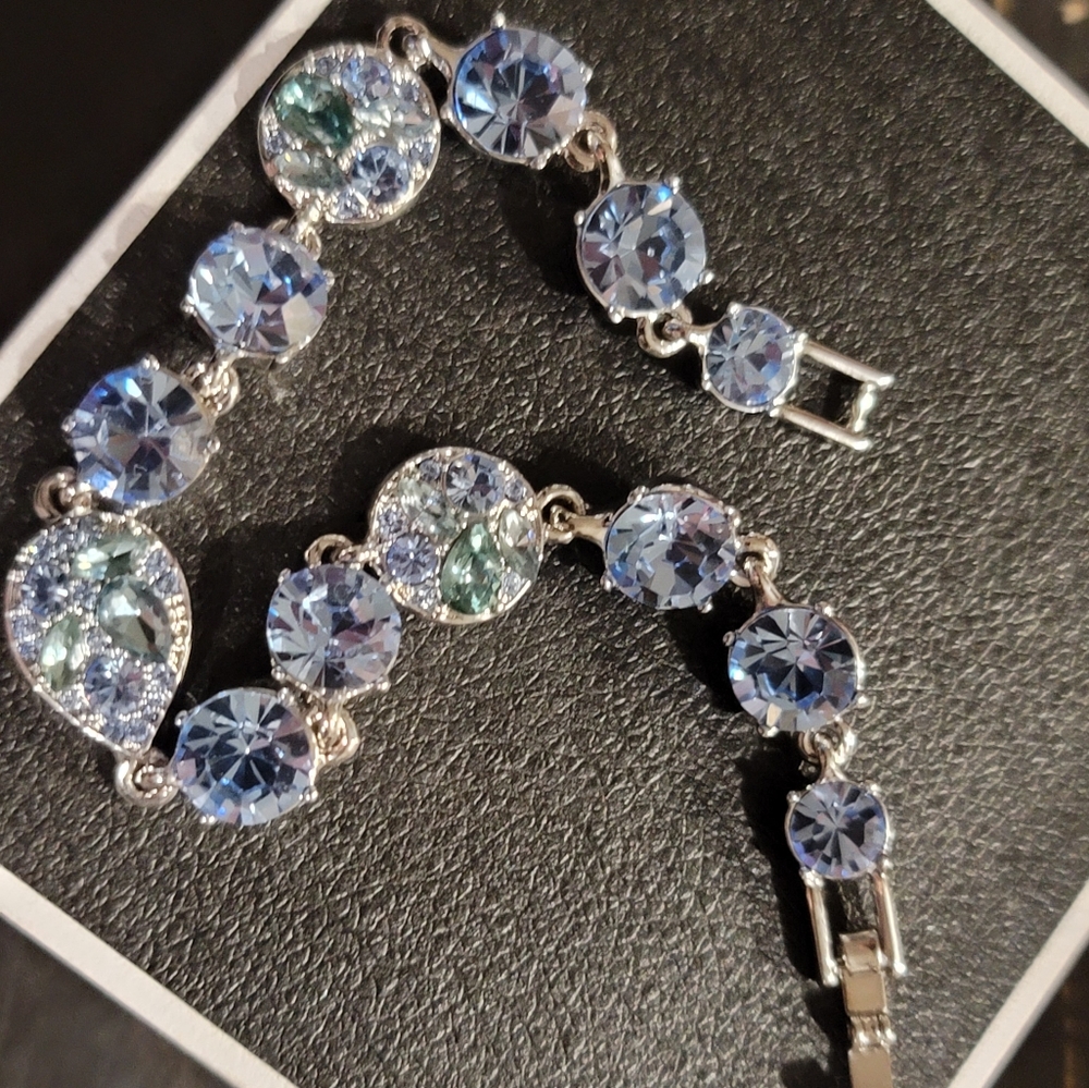NWOT blue topaz bracelet